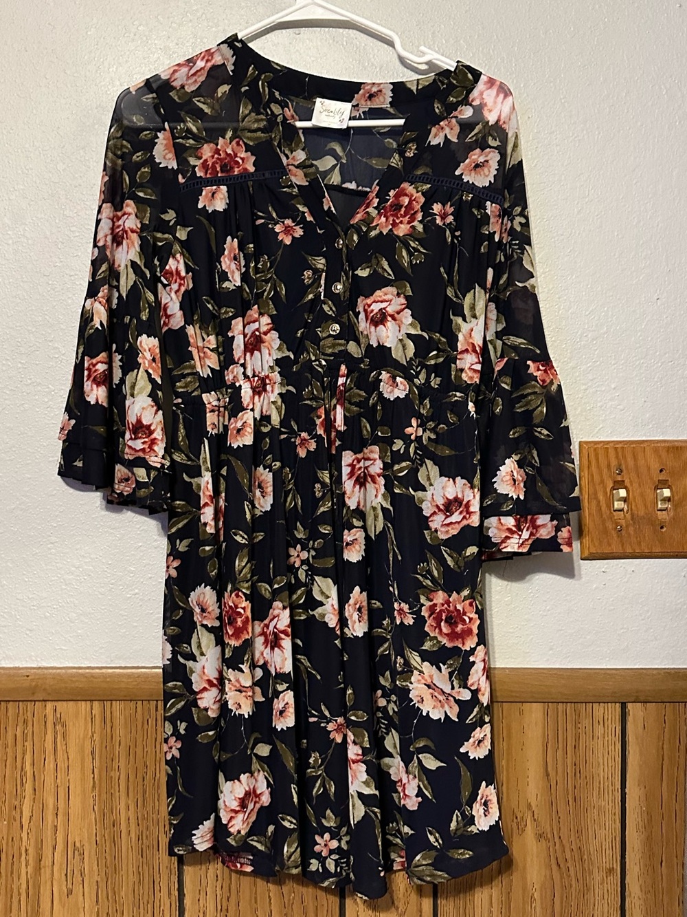 Siren Lily women size medium Floral V-Neck Swing Dress